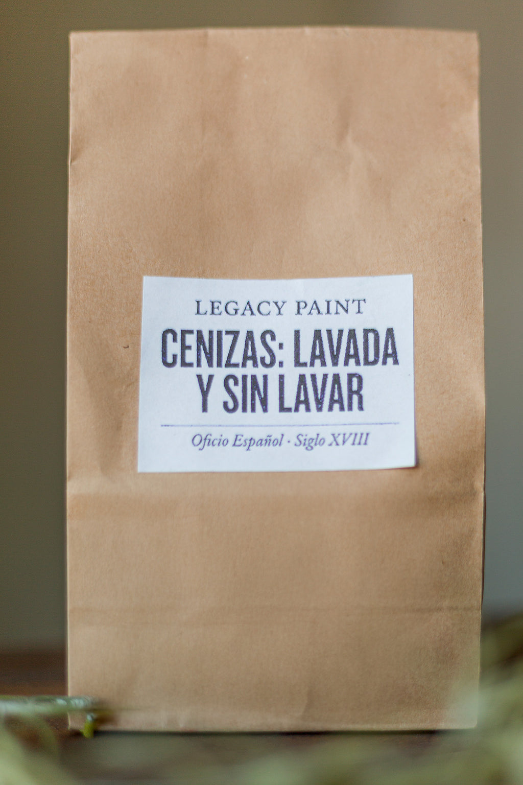 Utiliza la ceniza de madera lavada artesana  como base natural para tus procesos de pintura histórica.